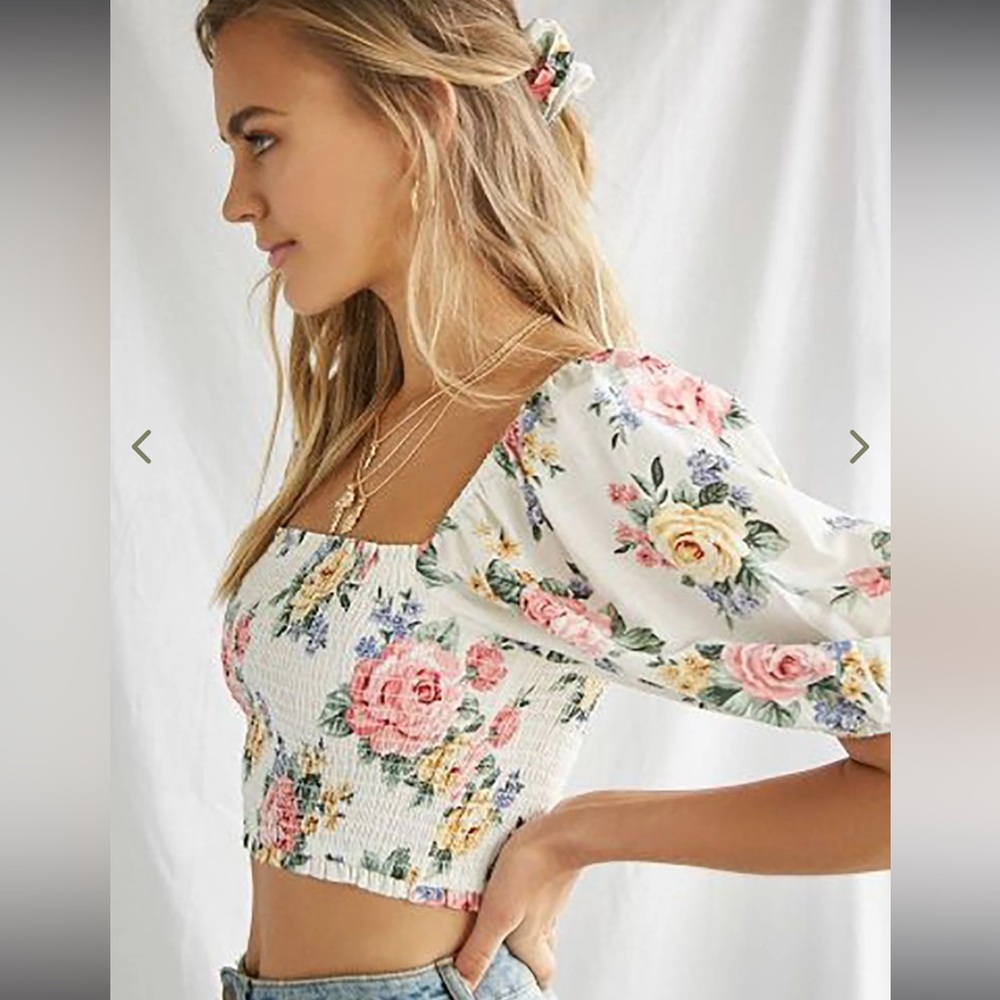 🌸 FOREVER 21 FLORAL PUFF SLEEVE SMOCKED CROP TOP WITH MATCHING SCRUNCHIE